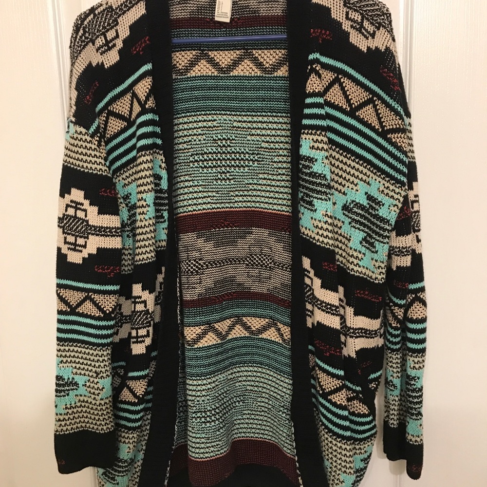 Trendy Forever 21 Aztec Print Sweater!